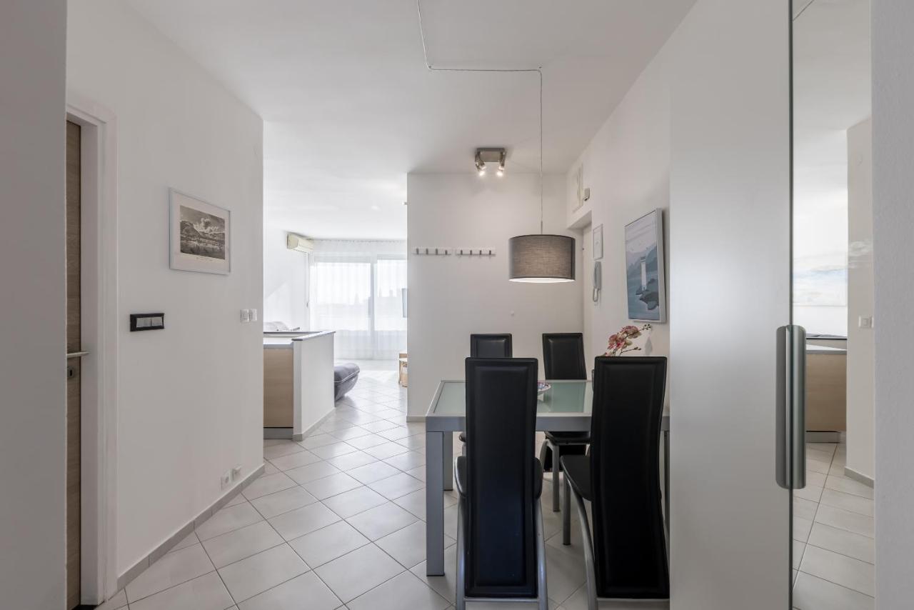 Sundowners Apartment, 52Qm, Double & Single Bed, 10 Min From Old Town Of Split Bagian luar foto