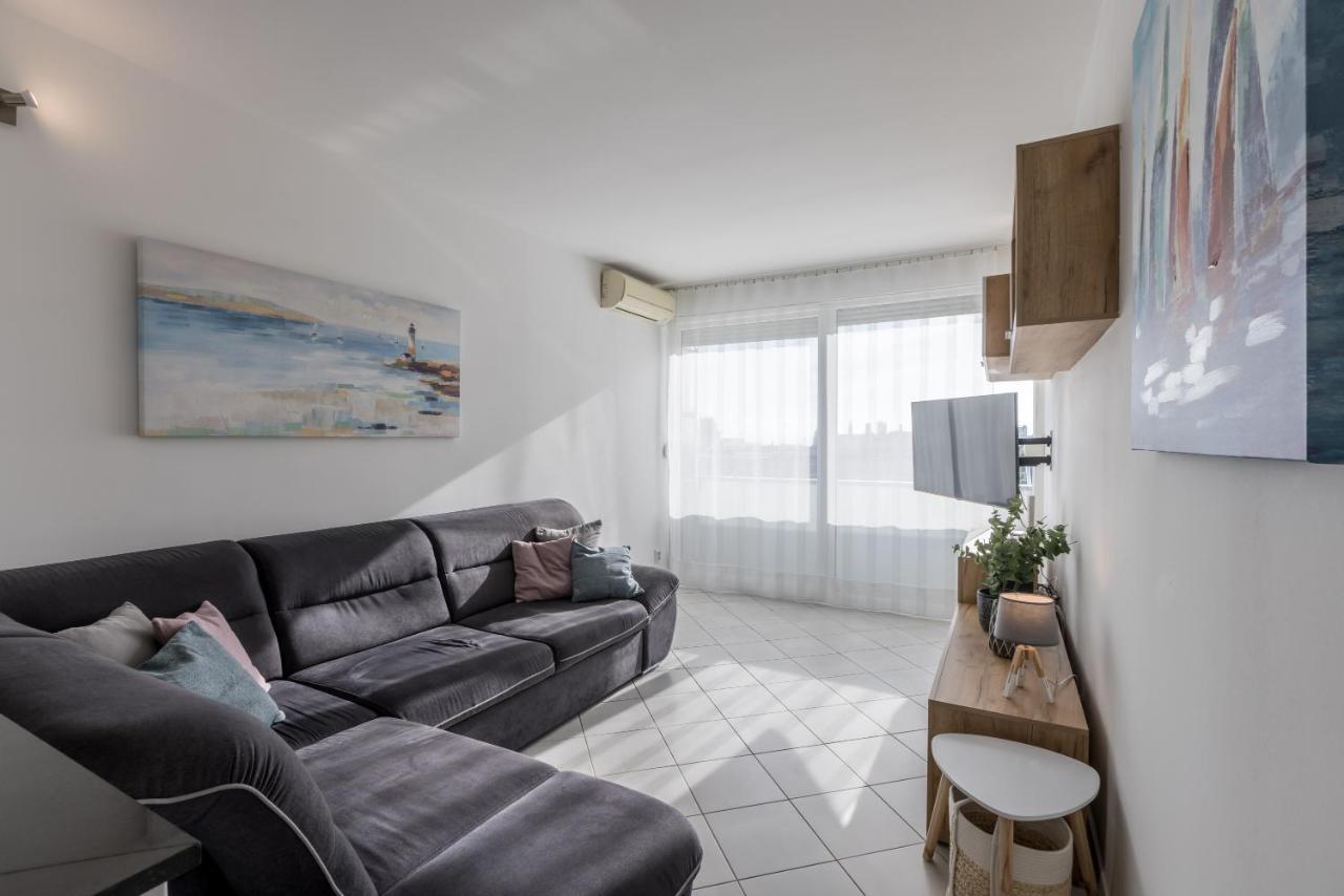 Sundowners Apartment, 52Qm, Double & Single Bed, 10 Min From Old Town Of Split Bagian luar foto