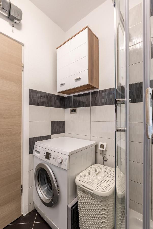 Sundowners Apartment, 52Qm, Double & Single Bed, 10 Min From Old Town Of Split Bagian luar foto